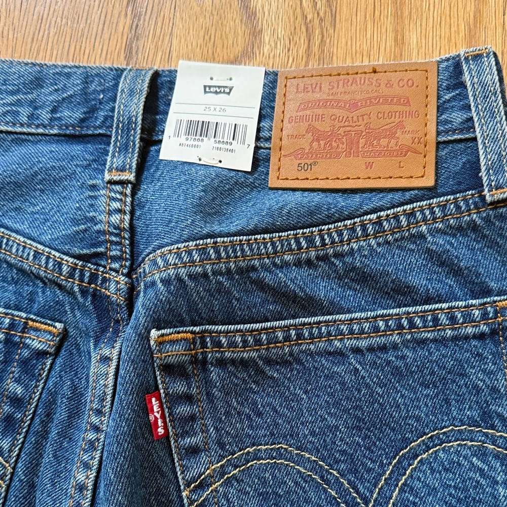 Levi's 501® Cropped Lightweight Jeans - Picture 5 of 6